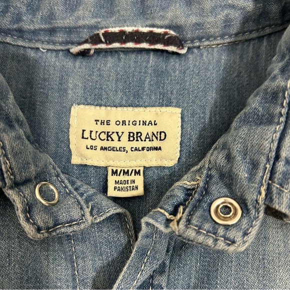 Lucky Brand Women’s Blue Chambray Distressed Button Down Shirt, Size Medium - Picture 15 of 15